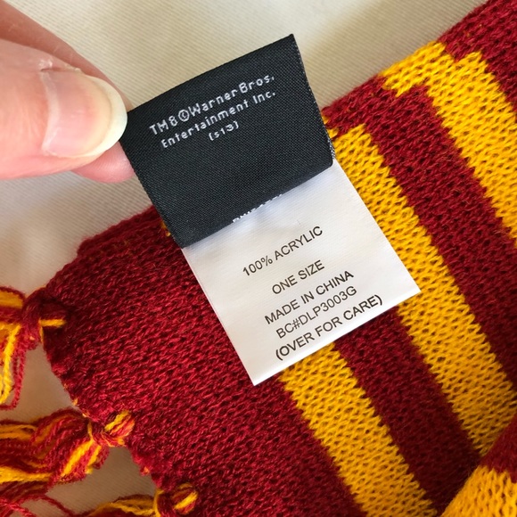 Universal Studios Harry Potter Gryffindor Scarf - Picture 5 of 5